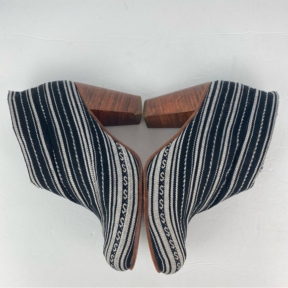 Fortress Of Inca size 39/9 Women’s Black White Striped Tapestry Ankle Booties - Picture 6 of 9